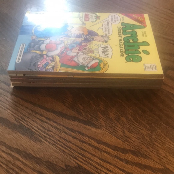 Bundle of 5 Archie Comic Digest Books ( 2001-2005) - Picture 3 of 3